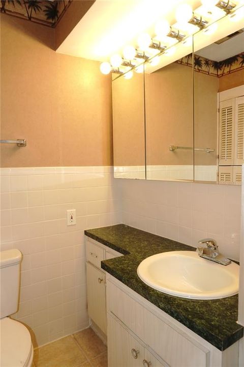 For Sale: $124,900 (2 beds, 1 baths, 768 Square Feet)