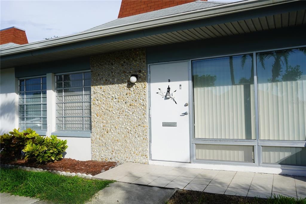 For Sale: $124,900 (2 beds, 1 baths, 768 Square Feet)