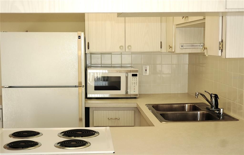 For Sale: $124,900 (2 beds, 1 baths, 768 Square Feet)