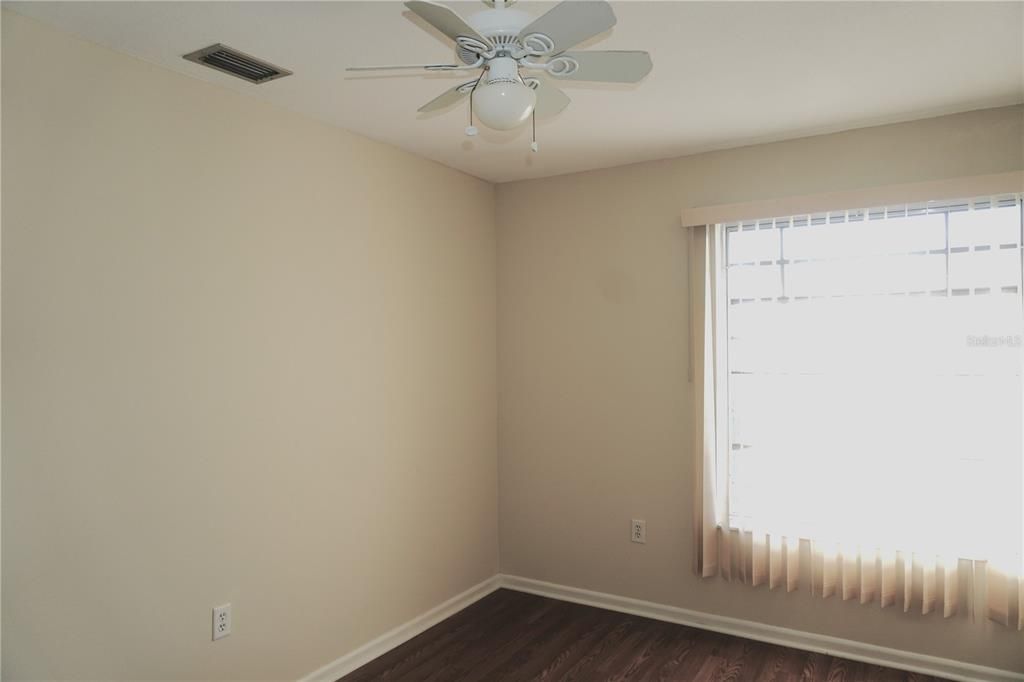 For Sale: $124,900 (2 beds, 1 baths, 768 Square Feet)