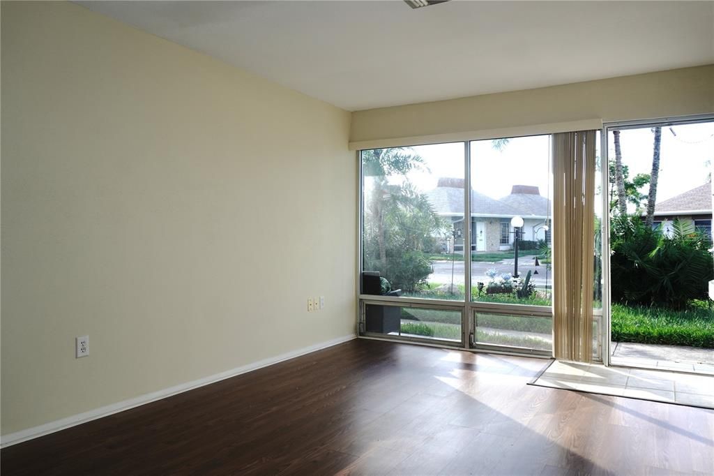 For Sale: $124,900 (2 beds, 1 baths, 768 Square Feet)