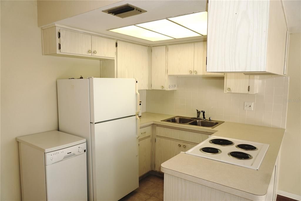 For Sale: $124,900 (2 beds, 1 baths, 768 Square Feet)