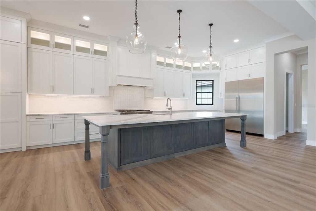 For Sale: $3,890,000 (6 beds, 6 baths, 6672 Square Feet)