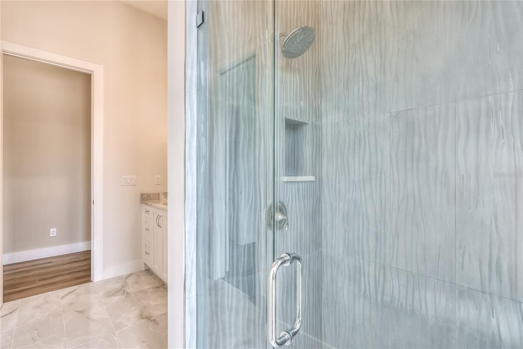 For Sale: $3,890,000 (6 beds, 6 baths, 6672 Square Feet)