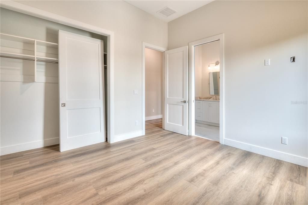 For Sale: $3,890,000 (6 beds, 6 baths, 6672 Square Feet)