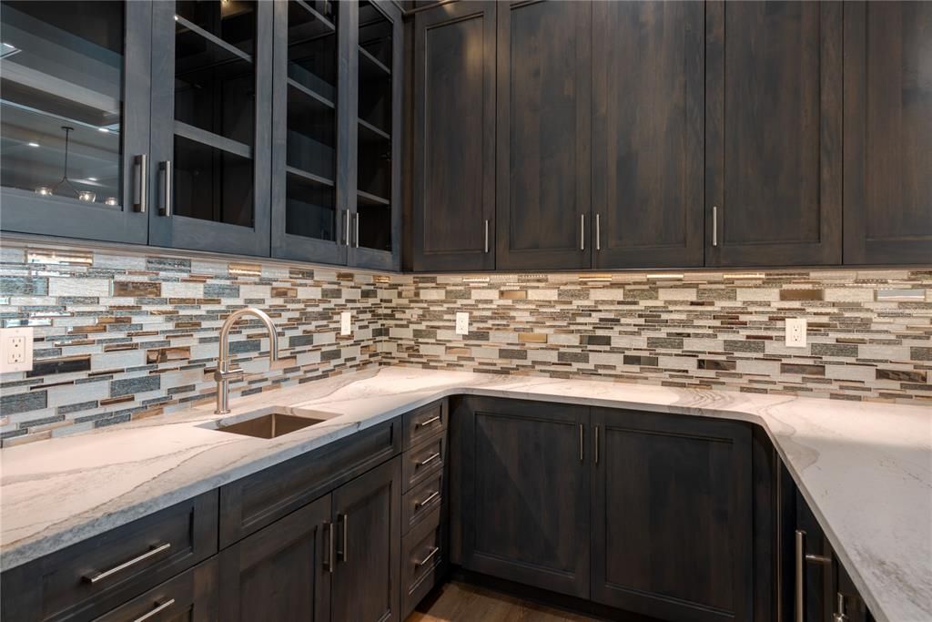 For Sale: $3,890,000 (6 beds, 6 baths, 6672 Square Feet)