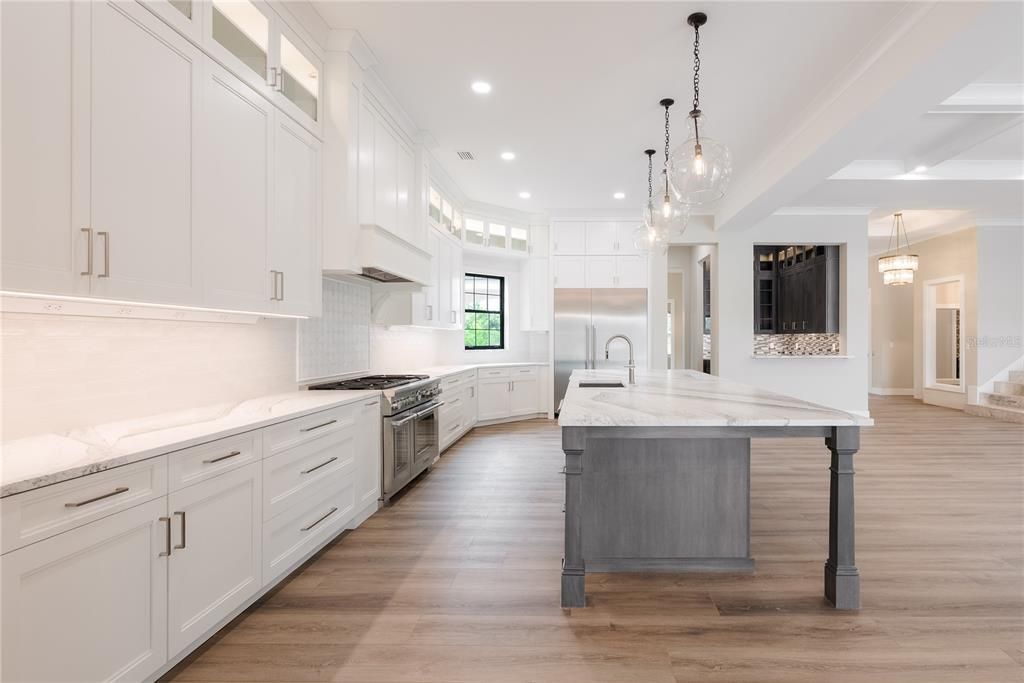 For Sale: $3,890,000 (6 beds, 6 baths, 6672 Square Feet)