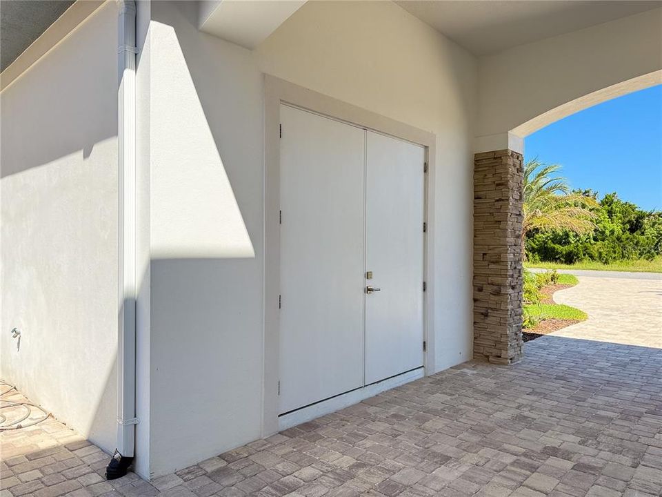 For Sale: $3,890,000 (6 beds, 6 baths, 6672 Square Feet)