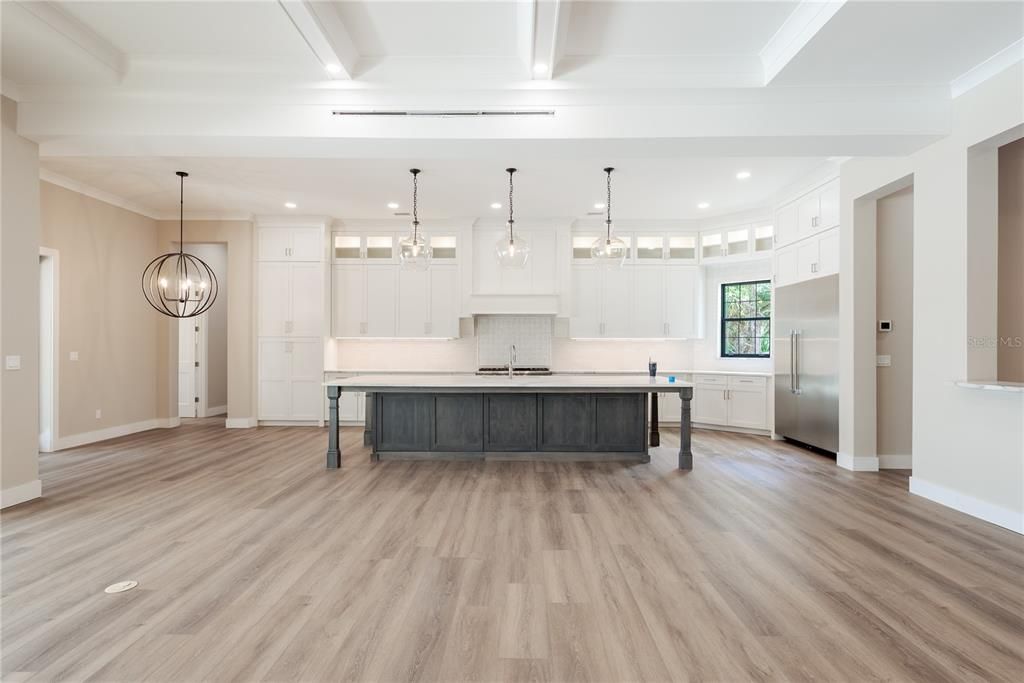 For Sale: $3,890,000 (6 beds, 6 baths, 6672 Square Feet)