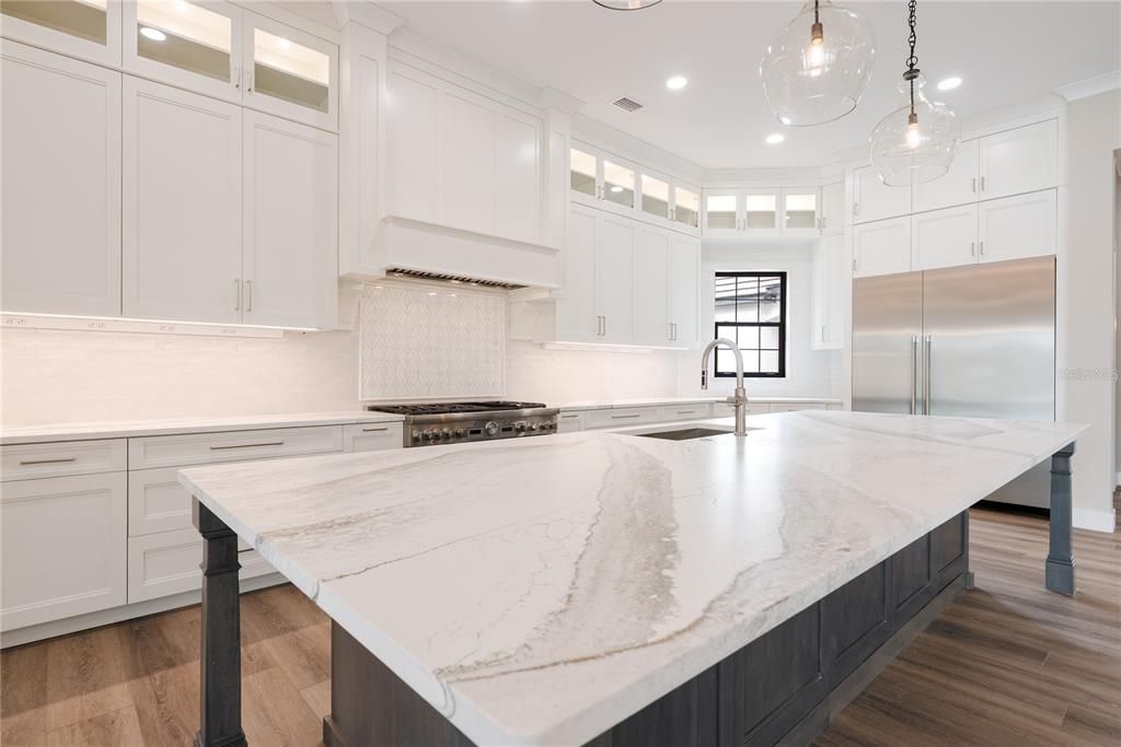 For Sale: $3,890,000 (6 beds, 6 baths, 6672 Square Feet)