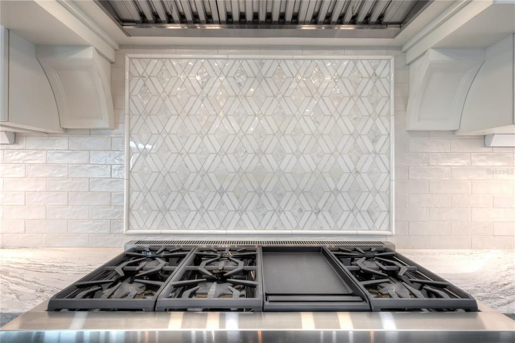 For Sale: $3,890,000 (6 beds, 6 baths, 6672 Square Feet)