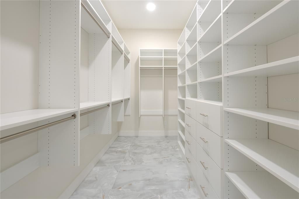 For Sale: $3,890,000 (6 beds, 6 baths, 6672 Square Feet)