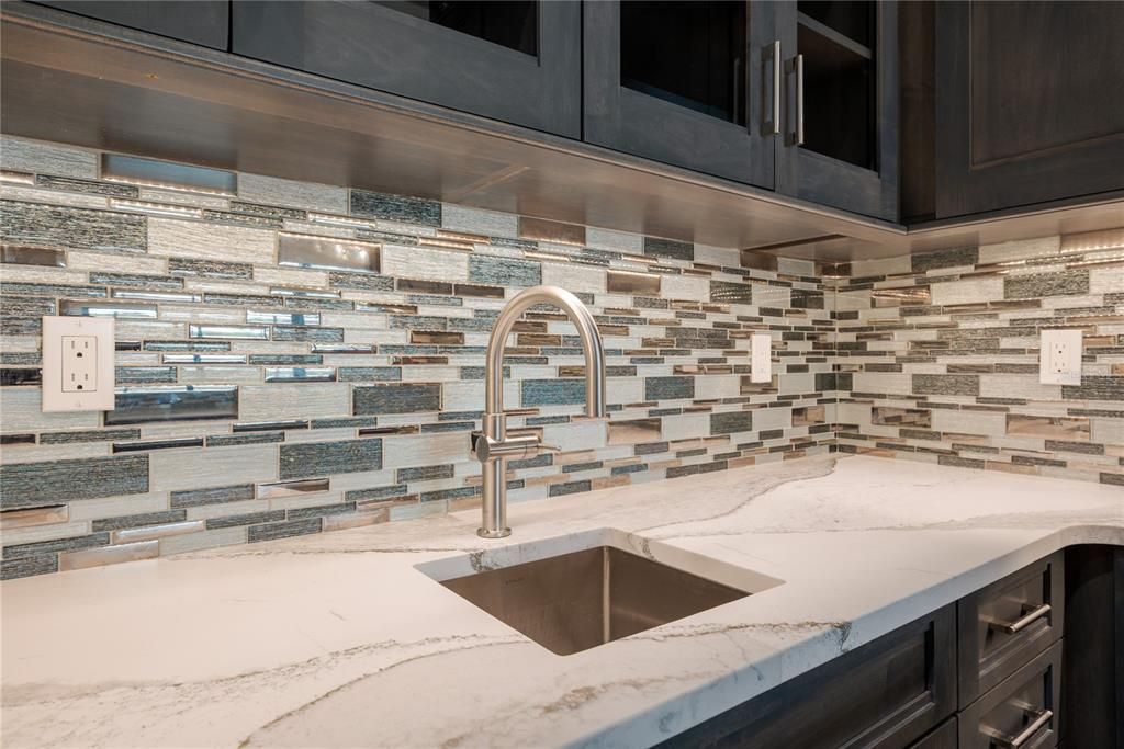 For Sale: $3,890,000 (6 beds, 6 baths, 6672 Square Feet)