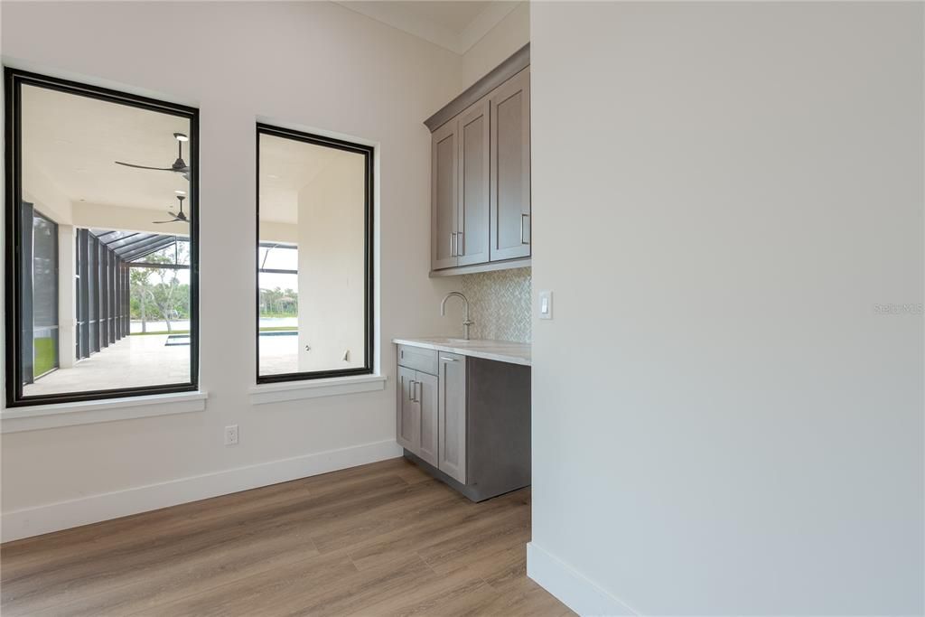 For Sale: $3,890,000 (6 beds, 6 baths, 6672 Square Feet)