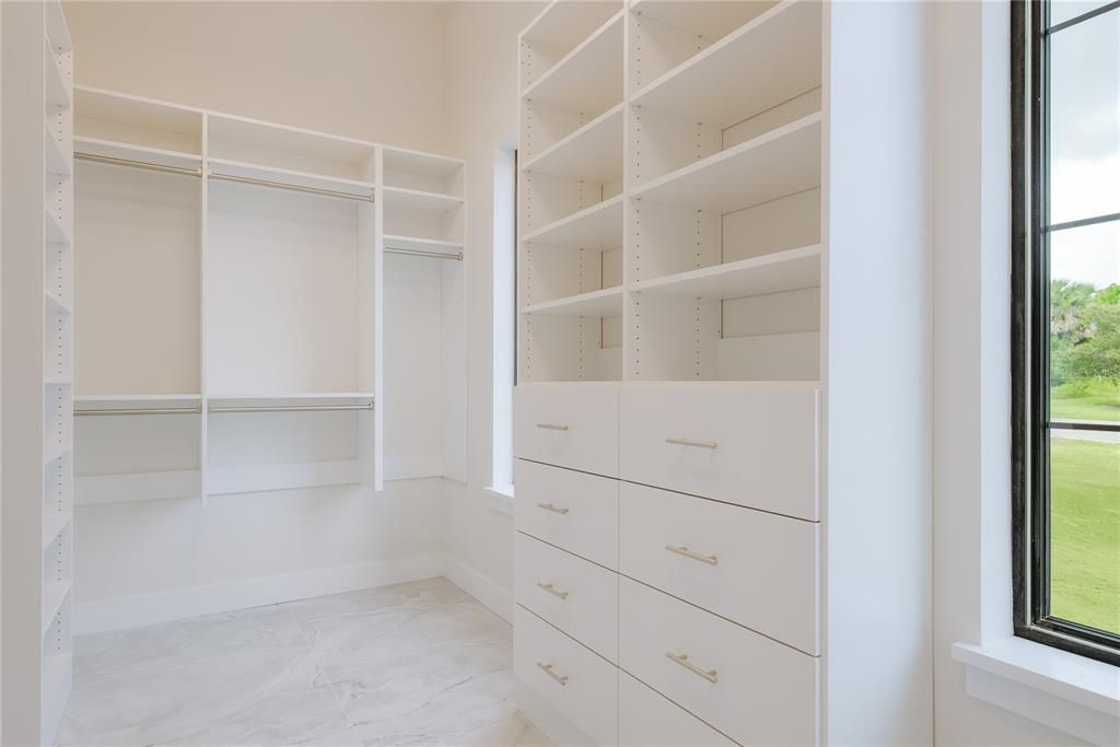 For Sale: $3,890,000 (6 beds, 6 baths, 6672 Square Feet)