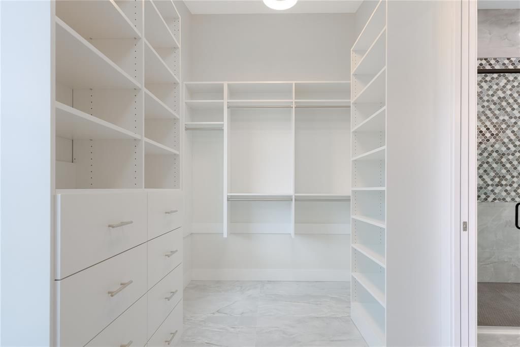 For Sale: $3,890,000 (6 beds, 6 baths, 6672 Square Feet)