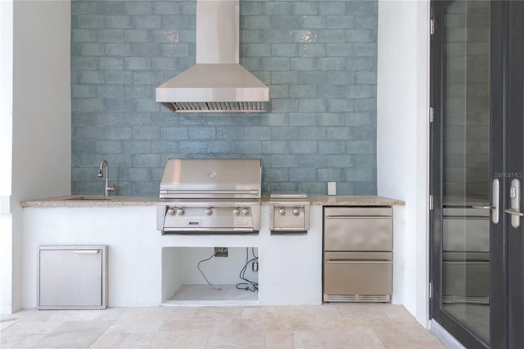 For Sale: $3,890,000 (6 beds, 6 baths, 6672 Square Feet)