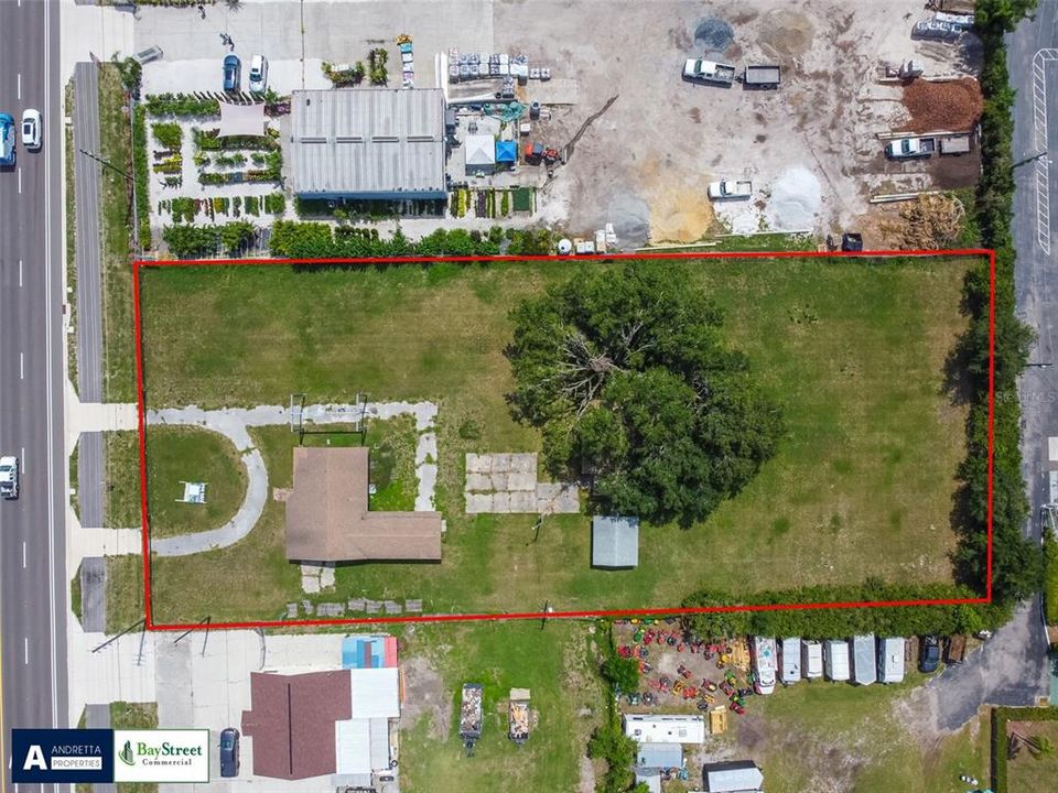 En Venta: $1,499,000 (1.30 acres)