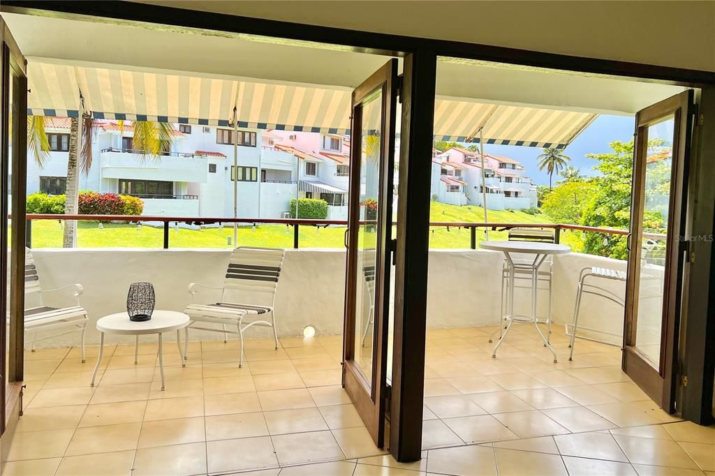 В аренду: $2,600 (2 спален, 1 ванн, 1048 Квадратных фут)