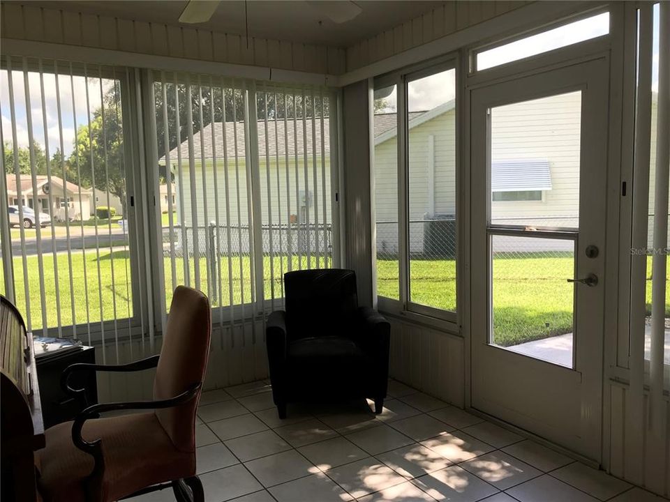 For Sale: $185,000 (2 beds, 1 baths, 943 Square Feet)