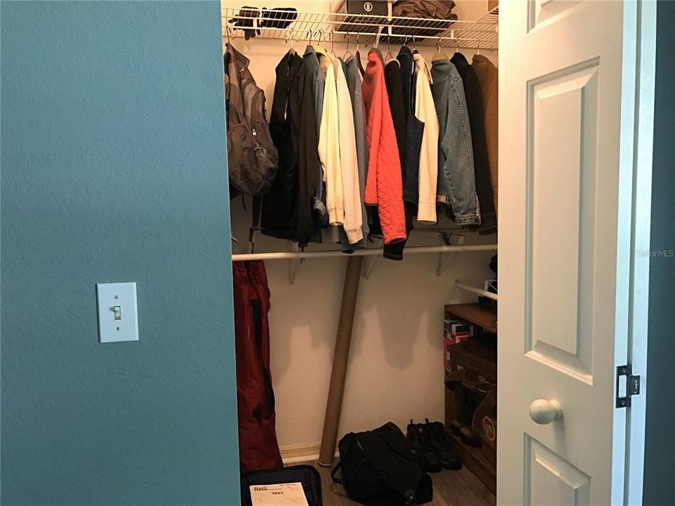 For Sale: $185,000 (2 beds, 1 baths, 943 Square Feet)