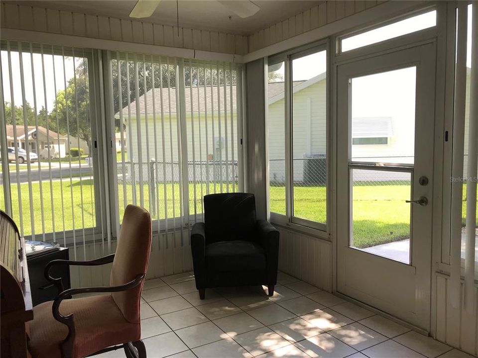 For Sale: $185,000 (2 beds, 1 baths, 943 Square Feet)