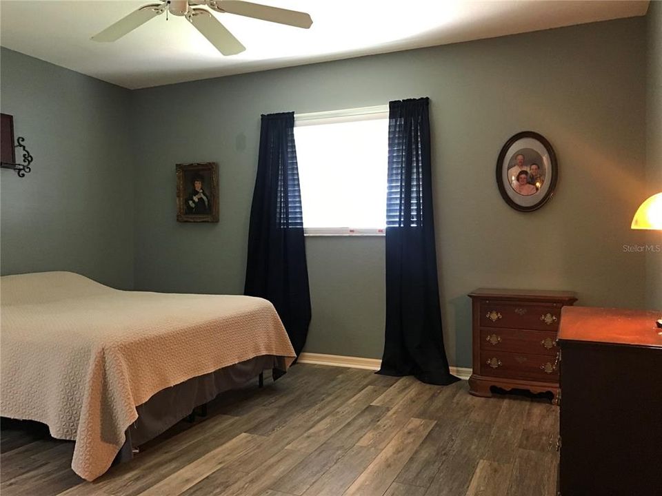 For Sale: $185,000 (2 beds, 1 baths, 943 Square Feet)