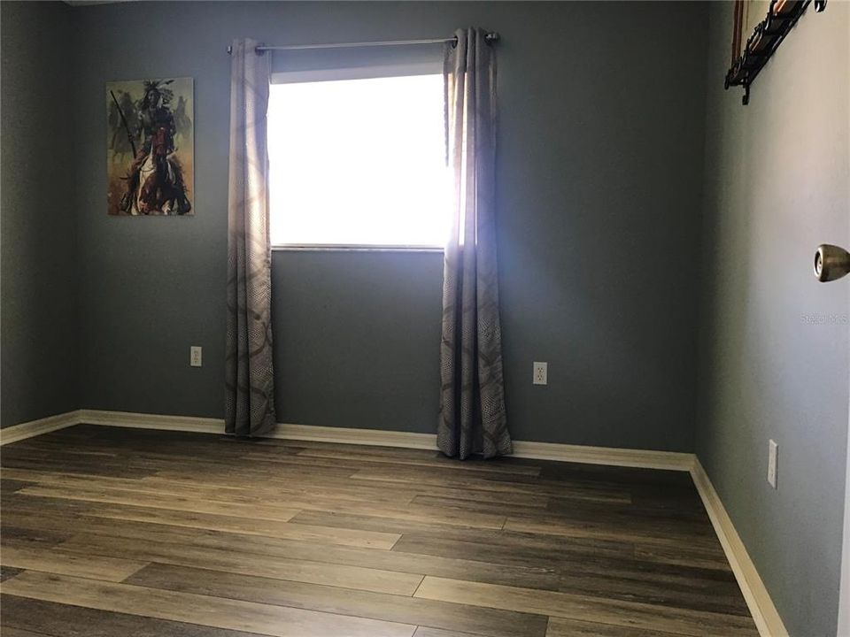 For Sale: $185,000 (2 beds, 1 baths, 943 Square Feet)