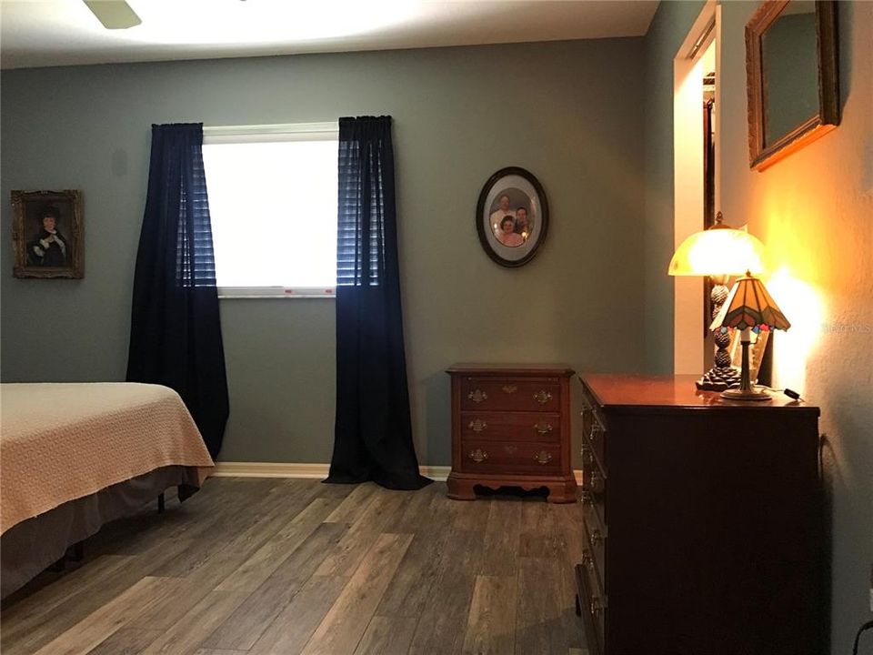 For Sale: $185,000 (2 beds, 1 baths, 943 Square Feet)