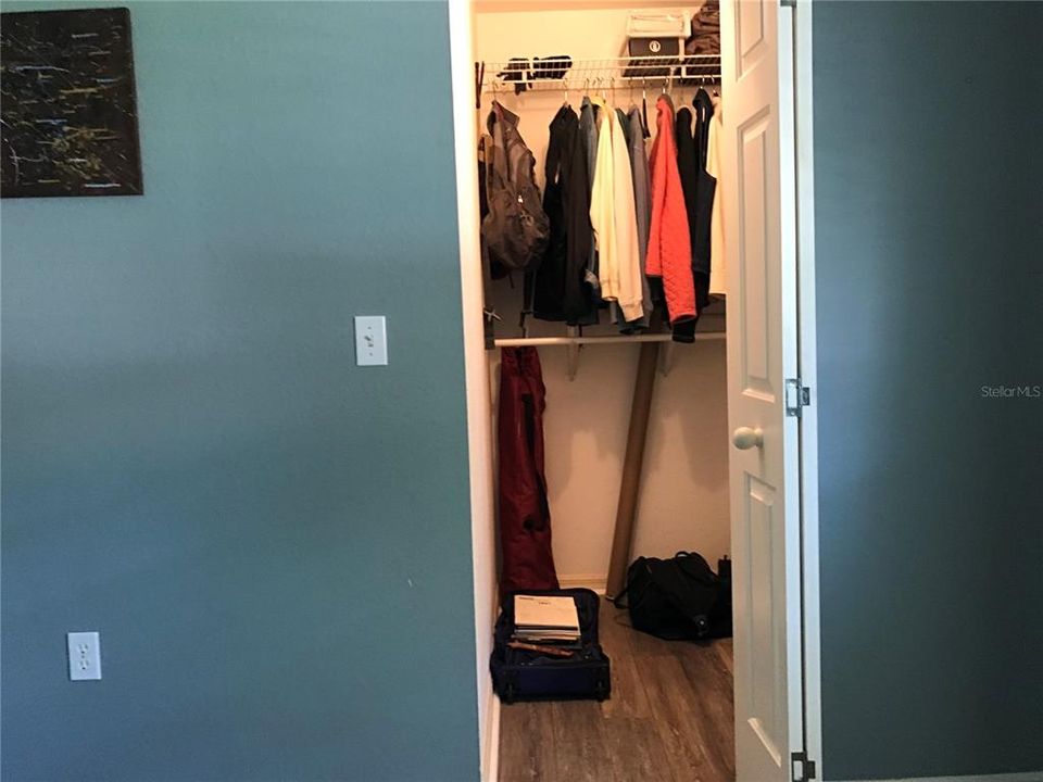 For Sale: $185,000 (2 beds, 1 baths, 943 Square Feet)