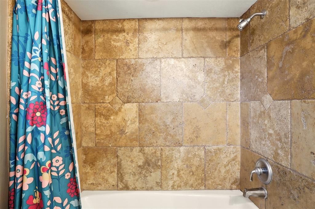 En Venta: $1,150,000 (4 camas, 3 baños, 2758 Pies cuadrados)