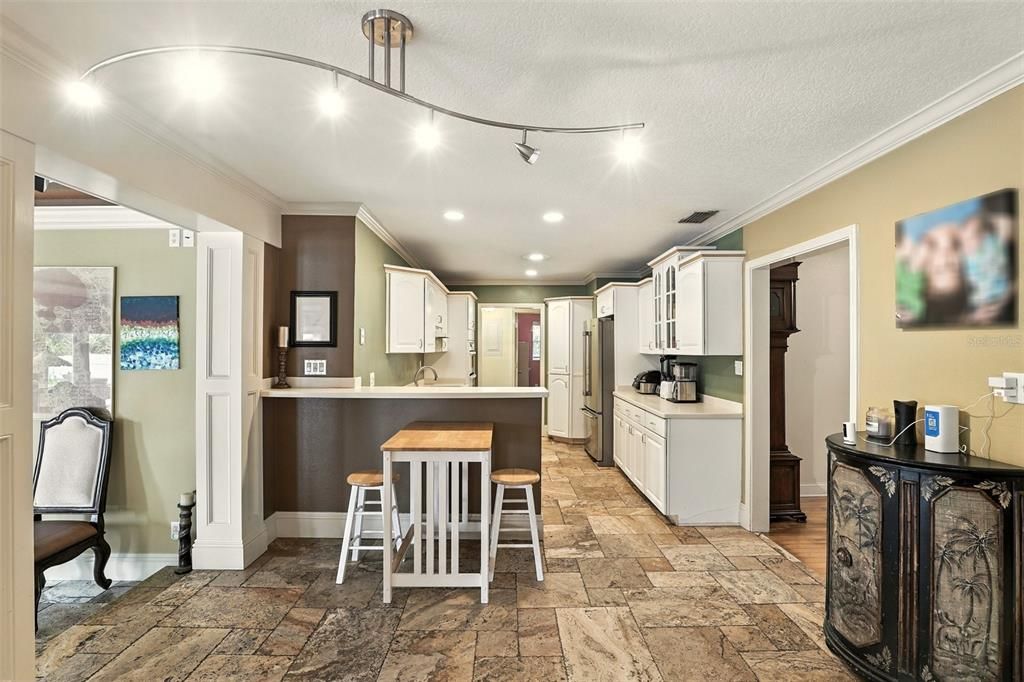 En Venta: $1,150,000 (4 camas, 3 baños, 2758 Pies cuadrados)