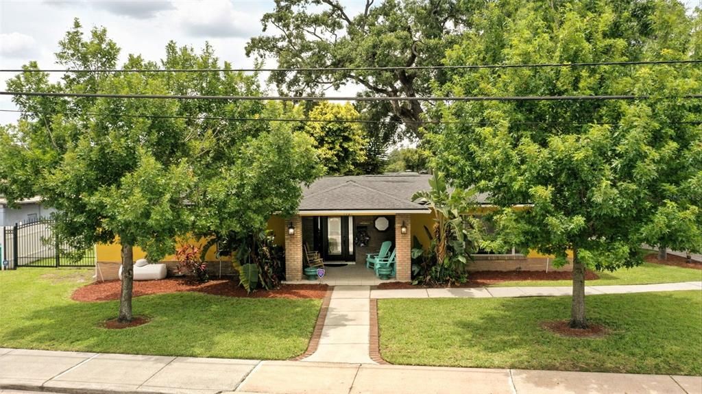 En Venta: $1,150,000 (4 camas, 3 baños, 2758 Pies cuadrados)