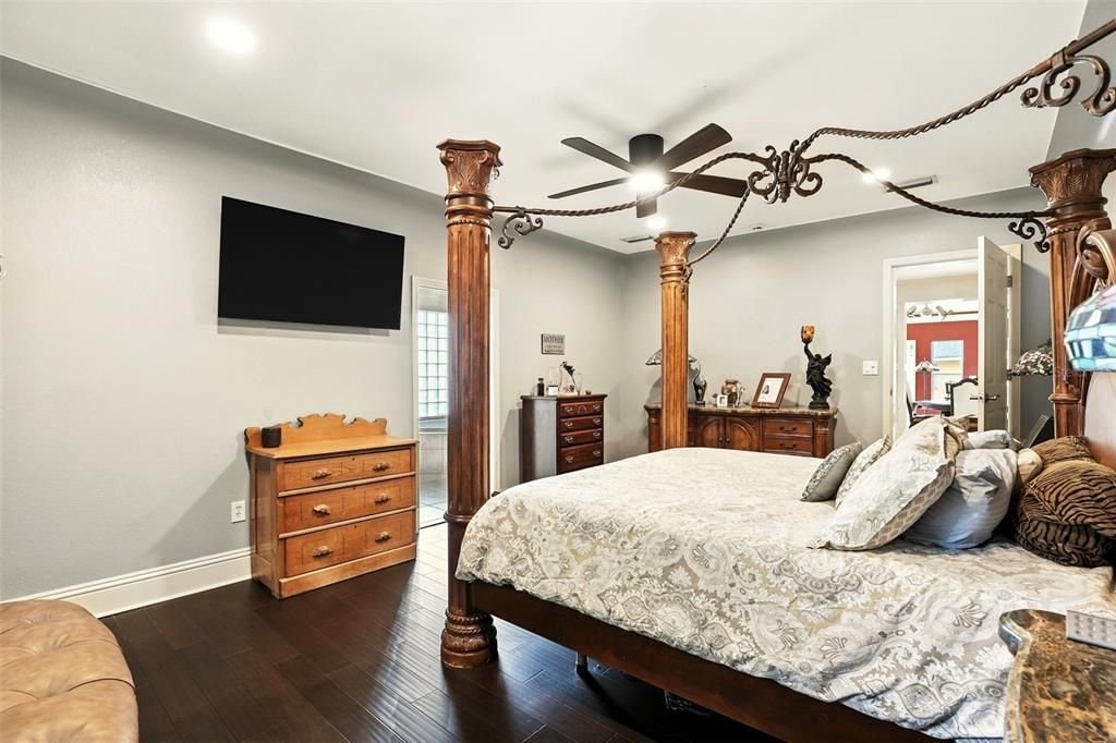 En Venta: $1,150,000 (4 camas, 3 baños, 2758 Pies cuadrados)