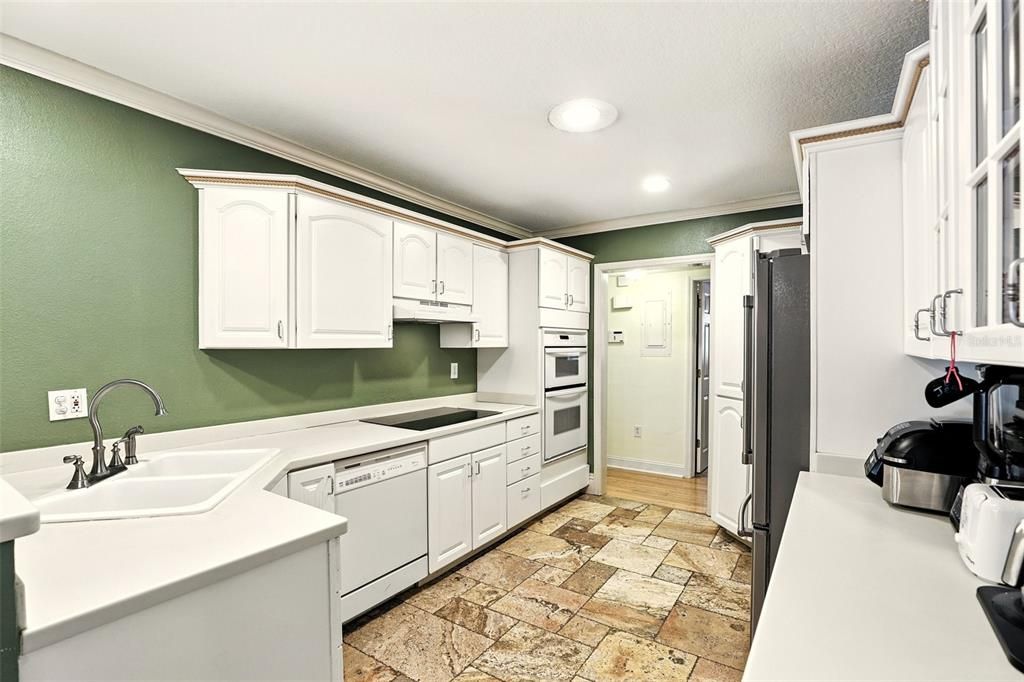 En Venta: $1,150,000 (4 camas, 3 baños, 2758 Pies cuadrados)