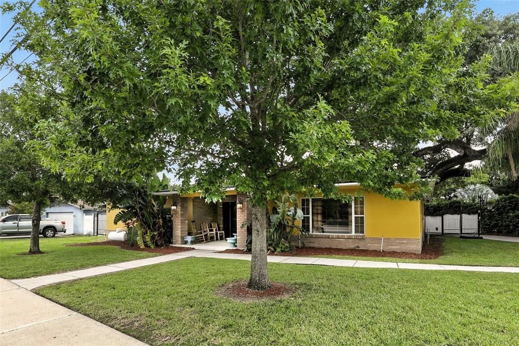 En Venta: $1,150,000 (4 camas, 3 baños, 2758 Pies cuadrados)