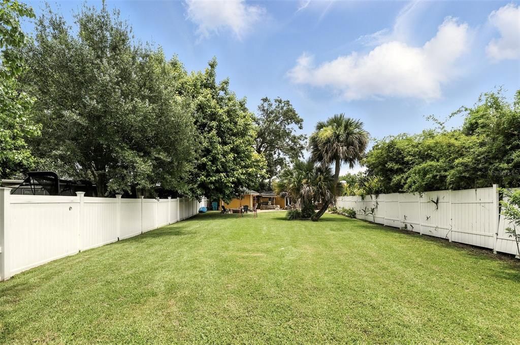 En Venta: $1,150,000 (4 camas, 3 baños, 2758 Pies cuadrados)