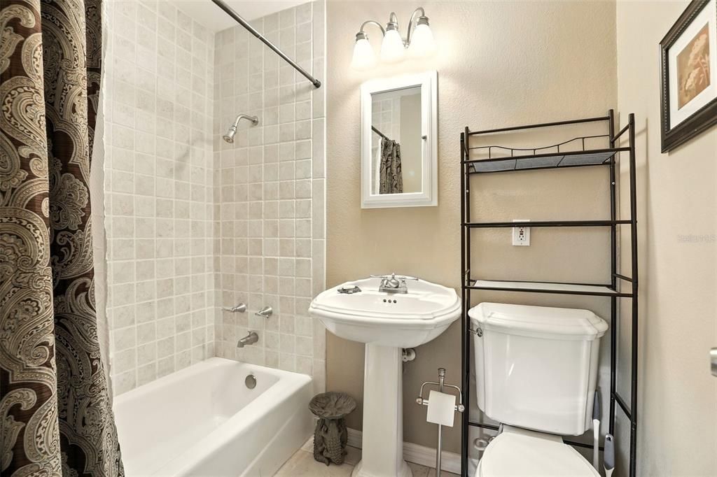 En Venta: $1,150,000 (4 camas, 3 baños, 2758 Pies cuadrados)