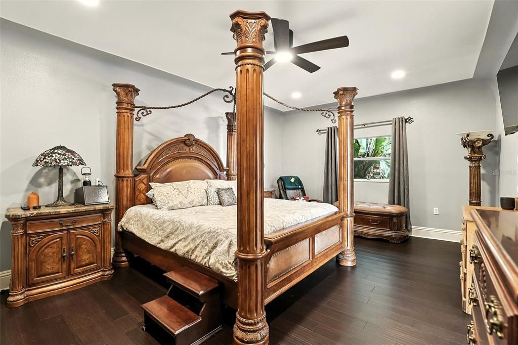 En Venta: $1,150,000 (4 camas, 3 baños, 2758 Pies cuadrados)