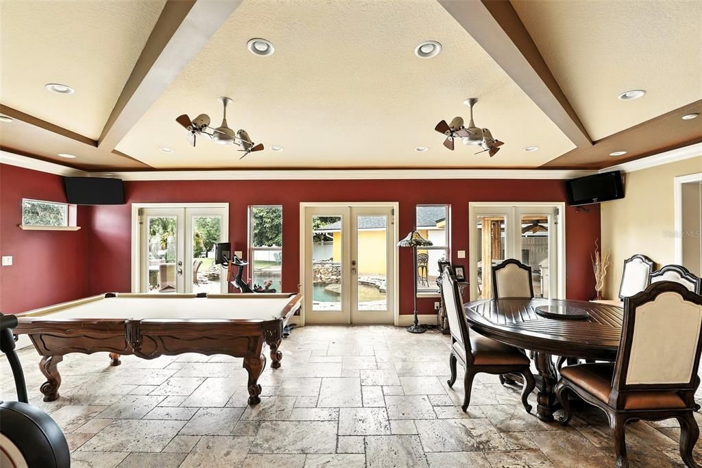 En Venta: $1,150,000 (4 camas, 3 baños, 2758 Pies cuadrados)