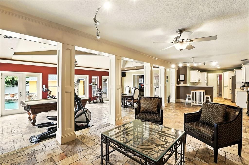 En Venta: $1,150,000 (4 camas, 3 baños, 2758 Pies cuadrados)