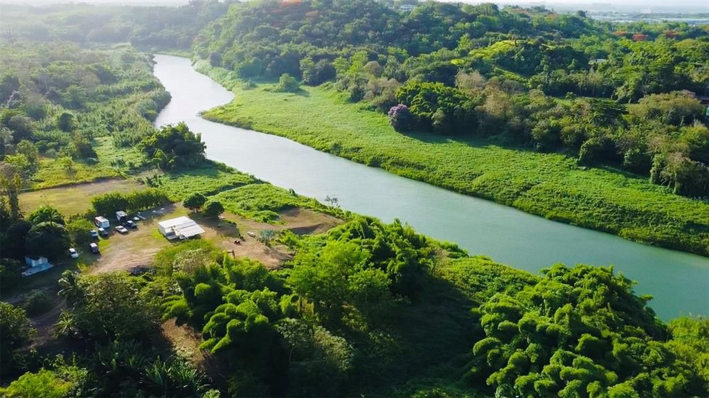 待售: $130,000 (1.35 acres)