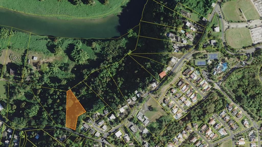 待售: $130,000 (1.35 acres)