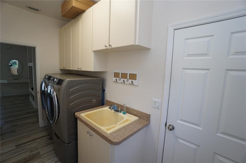 Недавно продано: $699,900 (4 спален, 3 ванн, 2412 Квадратных фут)