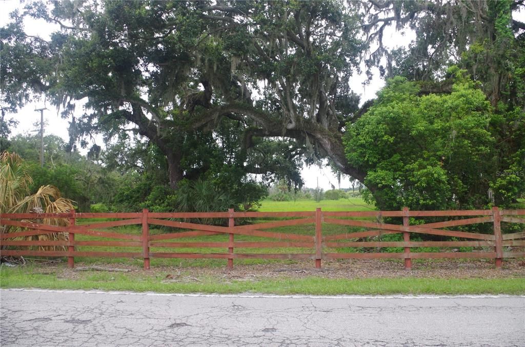 待售: $355,000 (4.46 acres)