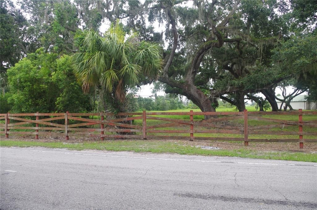 待售: $355,000 (4.46 acres)