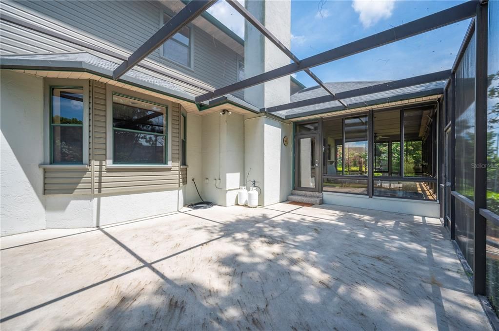 Active With Contract: $489,900 (3 beds, 2 baths, 2489 Square Feet)