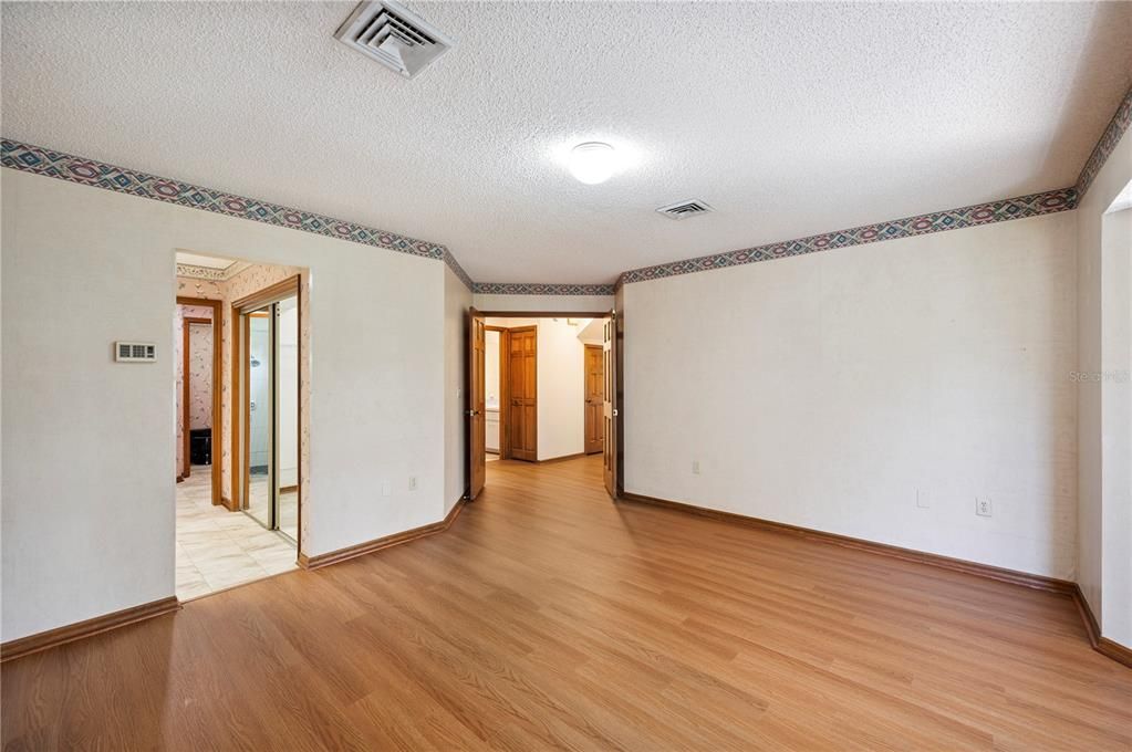 Active With Contract: $489,900 (3 beds, 2 baths, 2489 Square Feet)