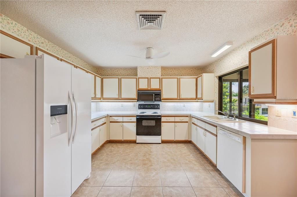 Active With Contract: $489,900 (3 beds, 2 baths, 2489 Square Feet)