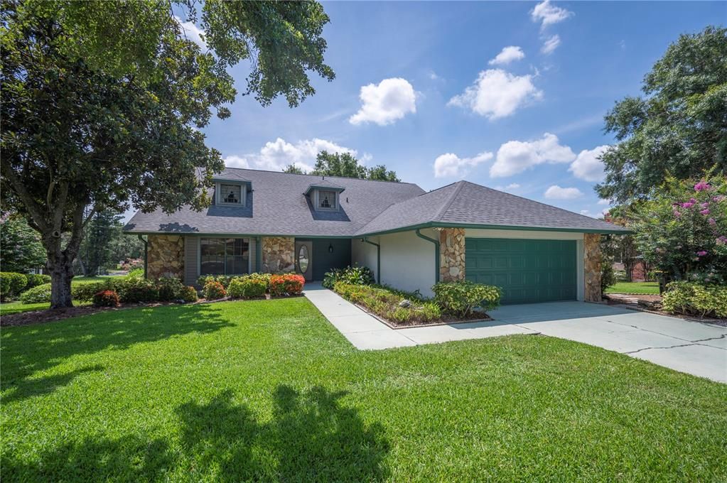 Active With Contract: $489,900 (3 beds, 2 baths, 2489 Square Feet)